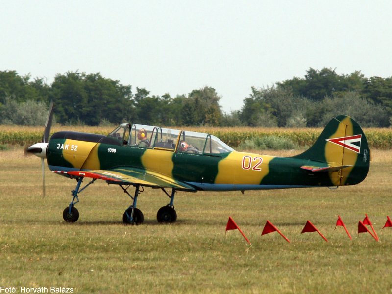 Kép a Jakovlev Jak-52 típusú, 02 oldalszámú gépről.