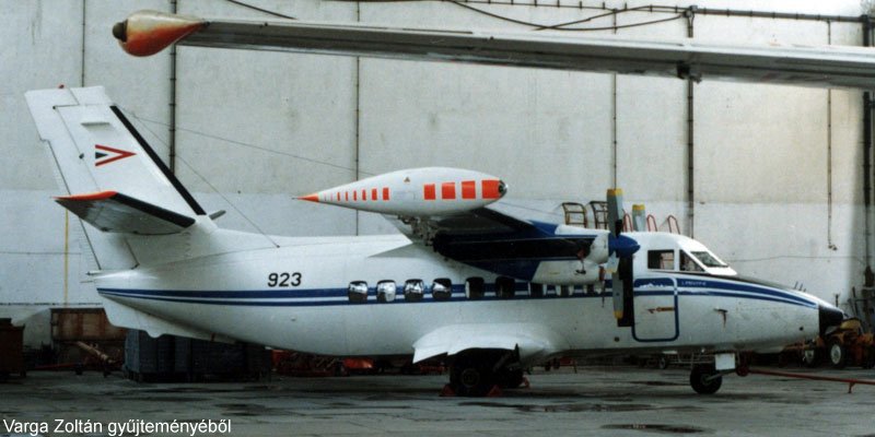 Kép a Let L-410 típusú, 923 oldalszámú gépről.