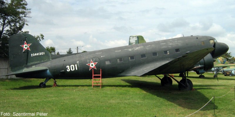 Kép a Liszunov Li-2 típusú, 301 oldalszámú gépről.