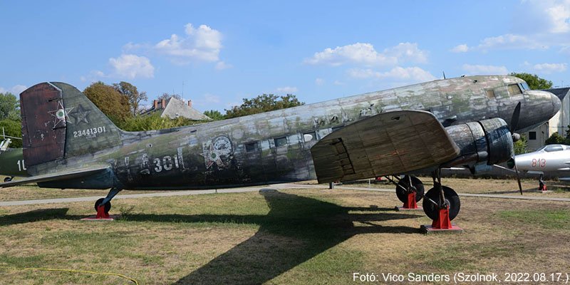 Kép a Liszunov Li-2 típusú, 301 oldalszámú gépről.