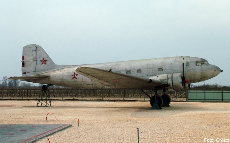 Kép a Liszunov Li-2 típusú, 504 (2) oldalszámú gépről.