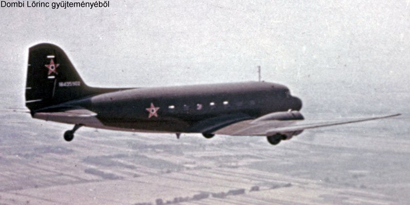 Kép a Liszunov Li-2 típusú, 902 oldalszámú gépről.