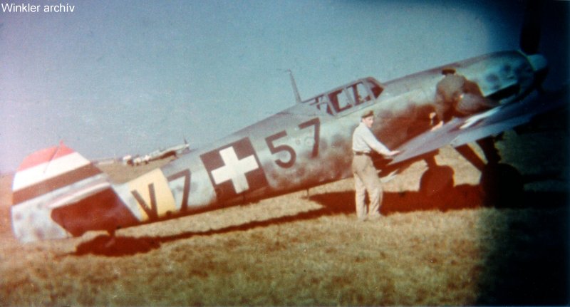 Kép a Messerschmitt Bf 109 típusú, V.757 oldalszámú gépről.