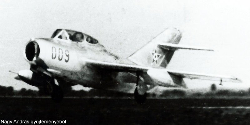 Kép a Mikojan-Gurjevics MiG-15 típusú, 009 oldalszámú gépről.