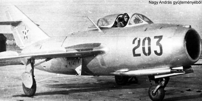 Kép a Mikojan-Gurjevics MiG-15 típusú, 203 (1) oldalszámú gépről.