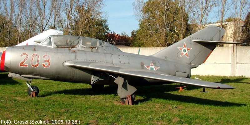 Kép a Mikojan-Gurjevics MiG-15 típusú, 203 (2) oldalszámú gépről.