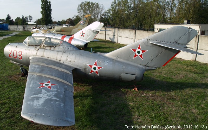 Kép a Mikojan-Gurjevics MiG-15 típusú, 203 (2) oldalszámú gépről.