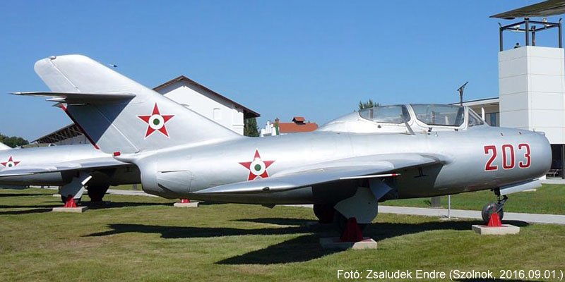 Kép a Mikojan-Gurjevics MiG-15 típusú, 203 (2) oldalszámú gépről.