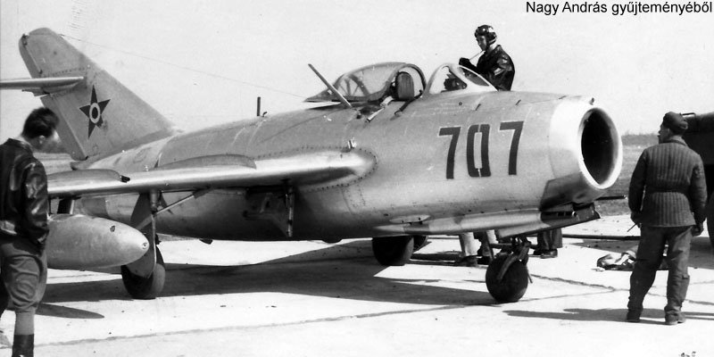 Kép a Mikojan-Gurjevics MiG-15 típusú, 707 oldalszámú gépről.