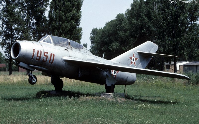 Kép a Mikojan-Gurjevics MiG-15 típusú, 779 oldalszámú gépről.