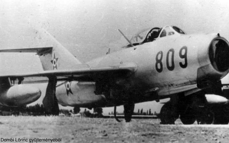 Kép a Mikojan-Gurjevics MiG-15 típusú, 809 oldalszámú gépről.