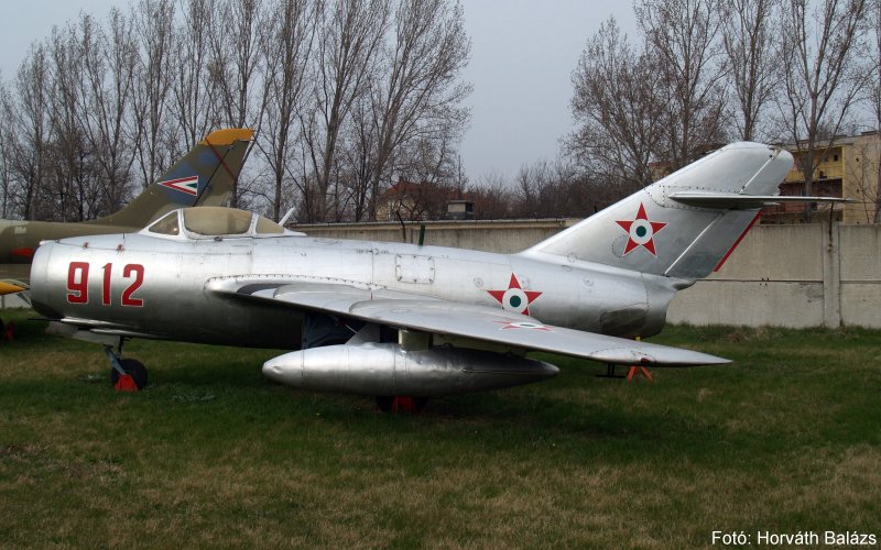 Kép a Mikojan-Gurjevics MiG-15 típusú, 912 oldalszámú gépről.