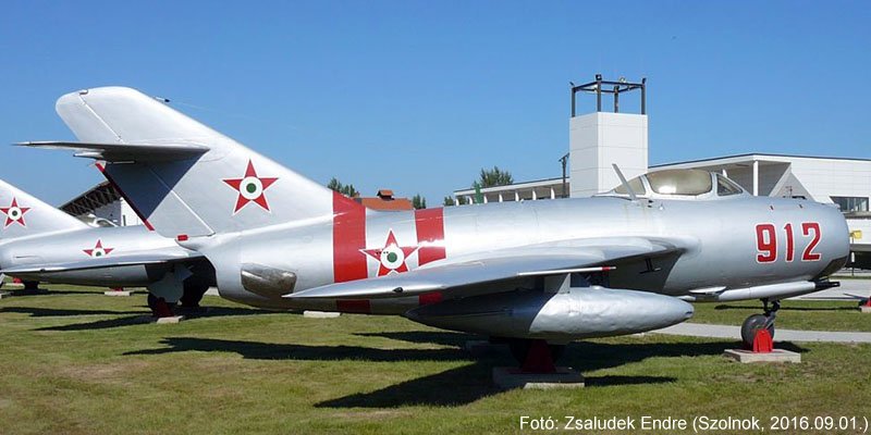 Kép a Mikojan-Gurjevics MiG-15 típusú, 912 oldalszámú gépről.