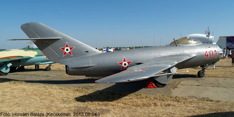Kép a Mikojan-Gurjevics MiG-17 típusú, 401 oldalszámú gépről.