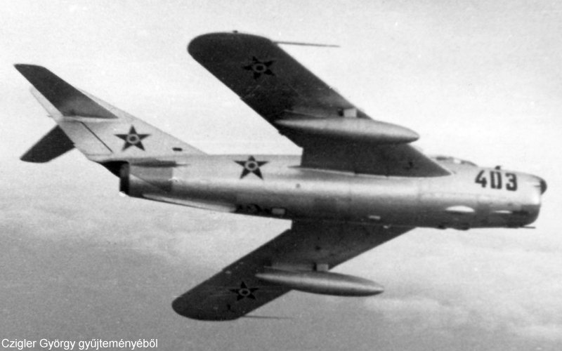 Kép a Mikojan-Gurjevics MiG-17 típusú, 403 oldalszámú gépről.