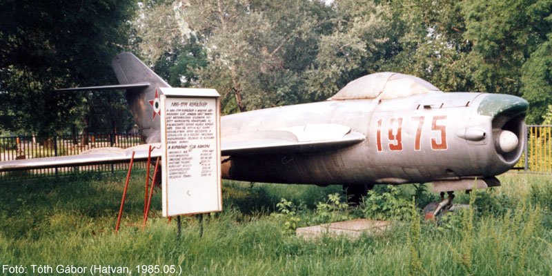 Kép a Mikojan-Gurjevics MiG-17 típusú, 404 oldalszámú gépről.