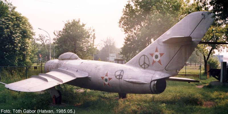 Kép a Mikojan-Gurjevics MiG-17 típusú, 404 oldalszámú gépről.
