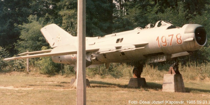 Kép a Mikojan-Gurjevics MiG-19 típusú, 36 oldalszámú gépről.
