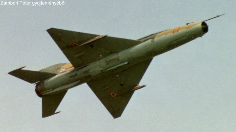 Kép a Mikojan-Gurjevics MiG-21 típusú, 17 oldalszámú gépről.