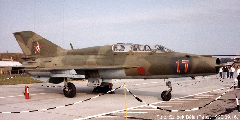 Kép a Mikojan-Gurjevics MiG-21 típusú, 17 oldalszámú gépről.