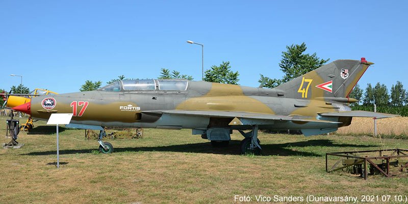 Kép a Mikojan-Gurjevics MiG-21 típusú, 17 oldalszámú gépről.