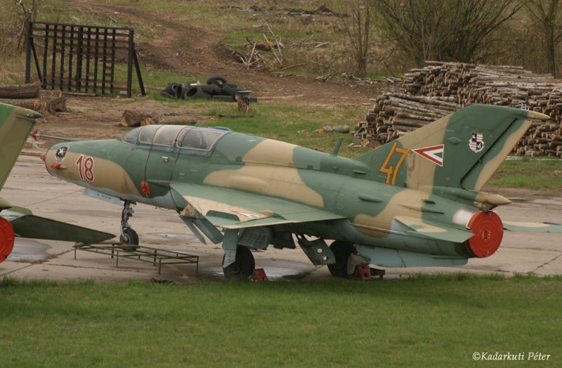 Kép a Mikojan-Gurjevics MiG-21 típusú, 18 oldalszámú gépről.