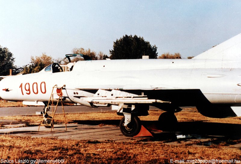 Kép a Mikojan-Gurjevics MiG-21 típusú, 1900 oldalszámú gépről.