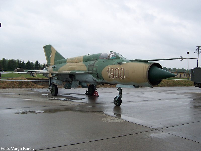 Kép a Mikojan-Gurjevics MiG-21 típusú, 1900 oldalszámú gépről.