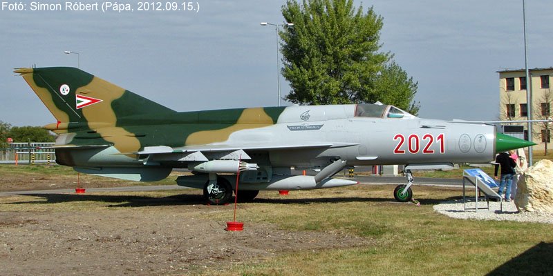 Kép a Mikojan-Gurjevics MiG-21 típusú, 2021 oldalszámú gépről.
