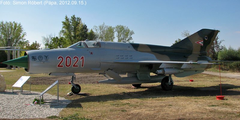 Kép a Mikojan-Gurjevics MiG-21 típusú, 2021 oldalszámú gépről.