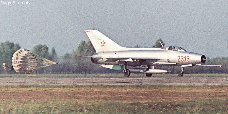 Kép a Mikojan-Gurjevics MiG-21 típusú, 2313 oldalszámú gépről.