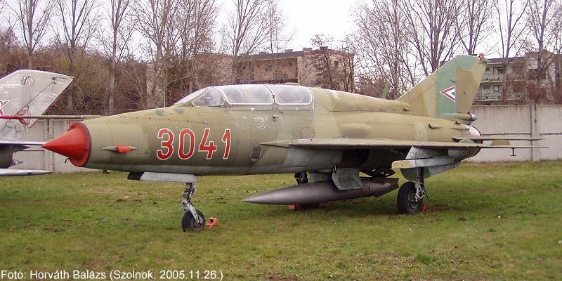 Kép a Mikojan-Gurjevics MiG-21 típusú, 3041 oldalszámú gépről.