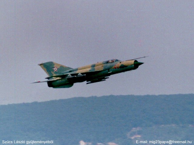 Kép a Mikojan-Gurjevics MiG-21 típusú, 42 oldalszámú gépről.