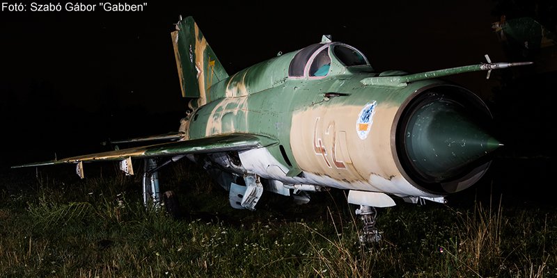 Kép a Mikojan-Gurjevics MiG-21 típusú, 42 oldalszámú gépről.