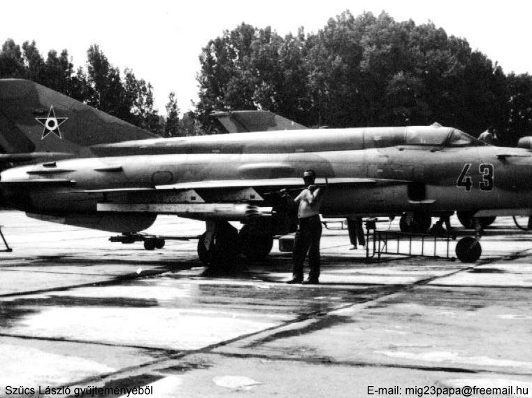 Kép a Mikojan-Gurjevics MiG-21 típusú, 43 oldalszámú gépről.