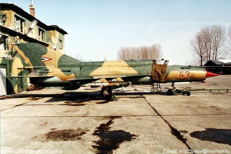 Kép a Mikojan-Gurjevics MiG-21 típusú, 43 oldalszámú gépről.