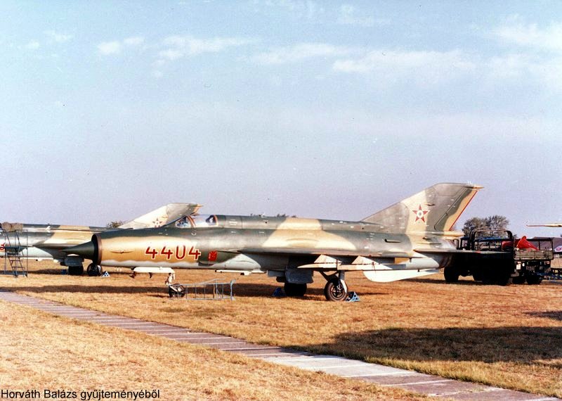 Kép a Mikojan-Gurjevics MiG-21 típusú, 4404 oldalszámú gépről.