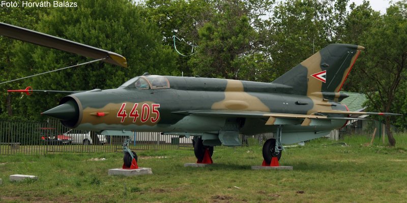 Kép a Mikojan-Gurjevics MiG-21 típusú, 4405 oldalszámú gépről.