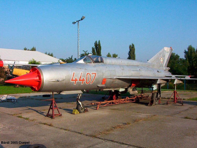 Kép a Mikojan-Gurjevics MiG-21 típusú, 4407 oldalszámú gépről.