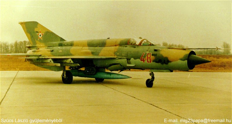 Kép a Mikojan-Gurjevics MiG-21 típusú, 48 oldalszámú gépről.