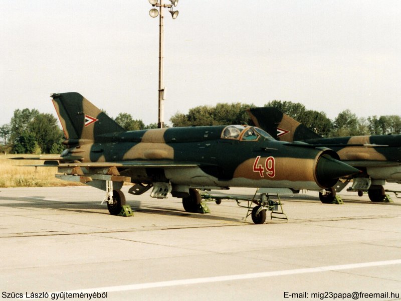 Kép a Mikojan-Gurjevics MiG-21 típusú, 49 oldalszámú gépről.