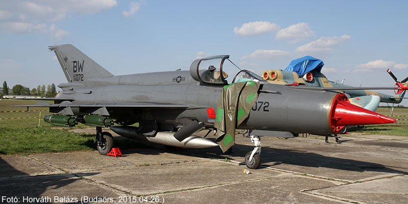 Kép a Mikojan-Gurjevics MiG-21 típusú, 49 oldalszámú gépről.