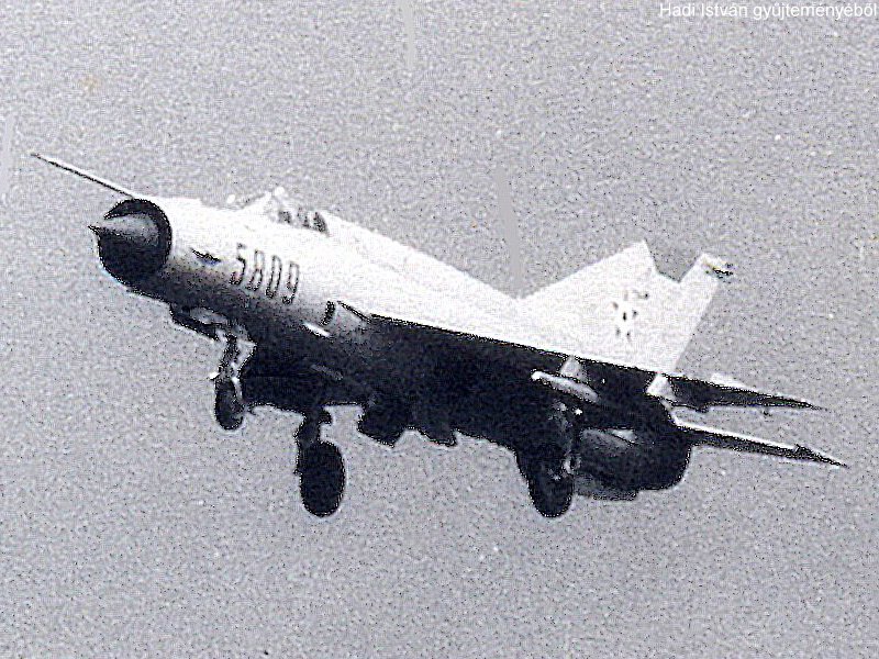 Kép a Mikojan-Gurjevics MiG-21 típusú, 5809 oldalszámú gépről.
