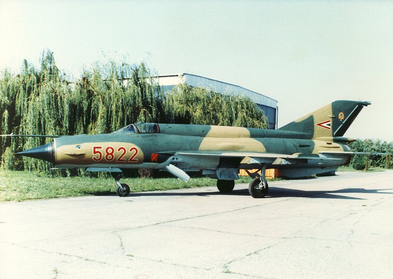 Kép a Mikojan-Gurjevics MiG-21 típusú, 5822 oldalszámú gépről.