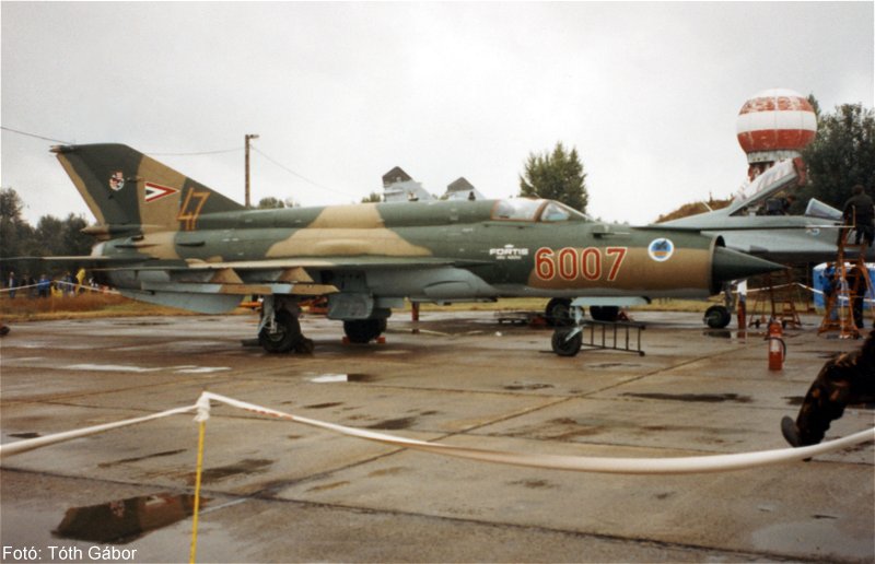 Kép a Mikojan-Gurjevics MiG-21 típusú, 6007 oldalszámú gépről.