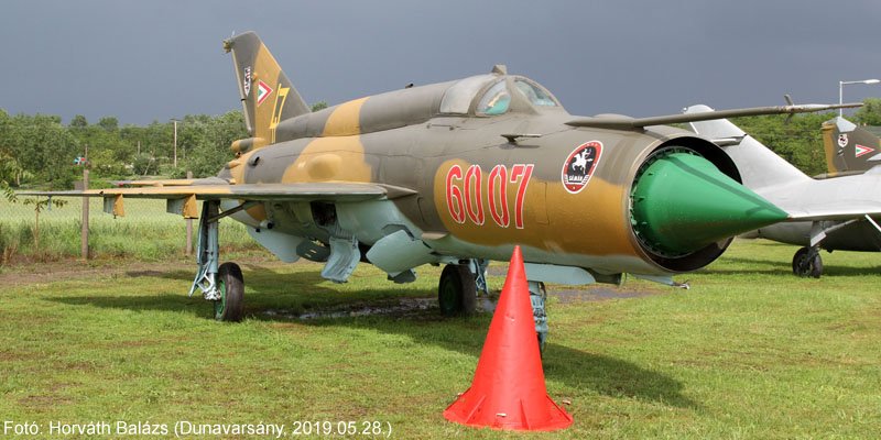 Kép a Mikojan-Gurjevics MiG-21 típusú, 6007 oldalszámú gépről.