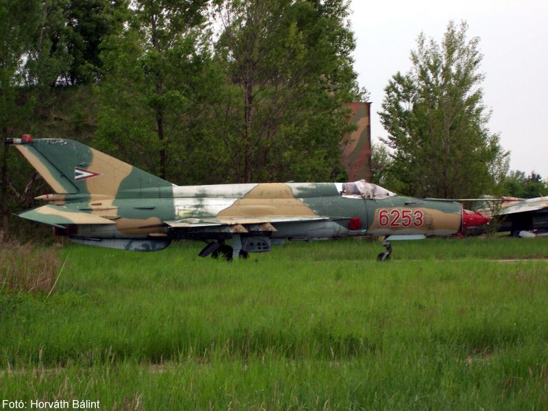 Kép a Mikojan-Gurjevics MiG-21 típusú, 6253 oldalszámú gépről.