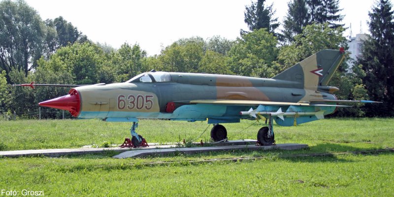 Kép a Mikojan-Gurjevics MiG-21 típusú, 6305 oldalszámú gépről.