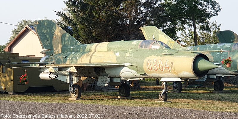 Kép a Mikojan-Gurjevics MiG-21 típusú, 6384 oldalszámú gépről.