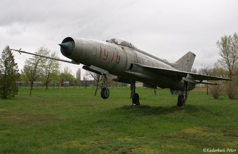 Kép a Mikojan-Gurjevics MiG-21 típusú, 806 oldalszámú gépről.